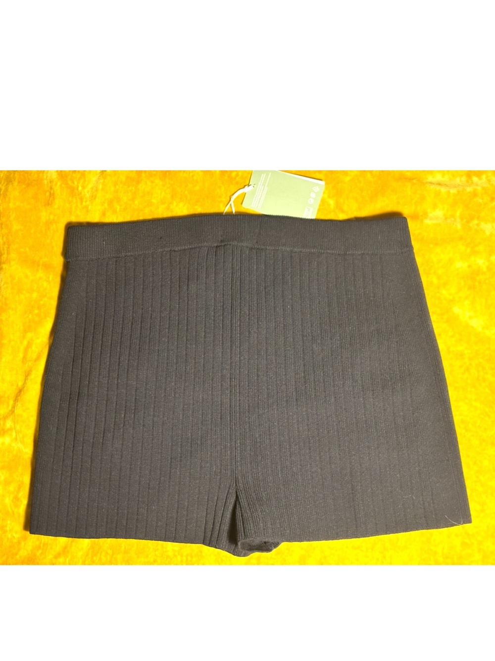 Iris Apfel for H&M Black Ribbed High-Waist Shorts with White Pocket Trim - Picture 2 of 3